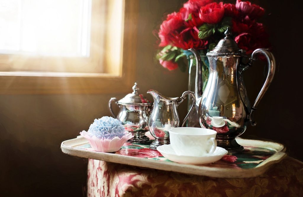 silver-tea-set-989820_1280